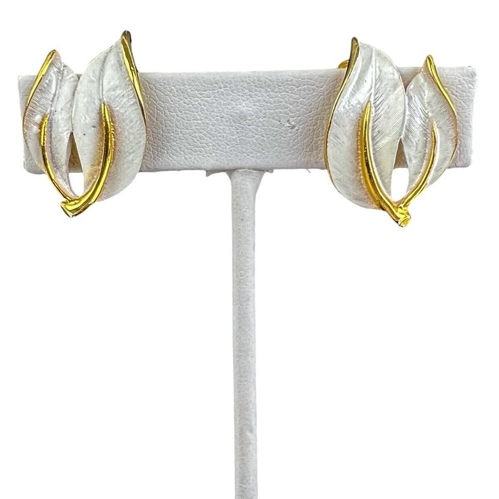 Sarah Coventry Earrings Pearlized Perfection Clip On Chic Retro Glam Vintage